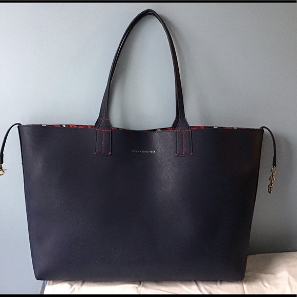 Tommy Hilfiger Reversible Tote Navy / Floral - Picture 7 of 8